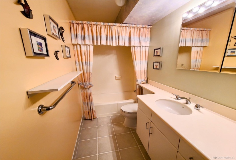 Guest bathroom with a tub