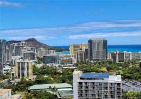 Direct ocean, Diamond Head and Waikikik views from the 34th floor