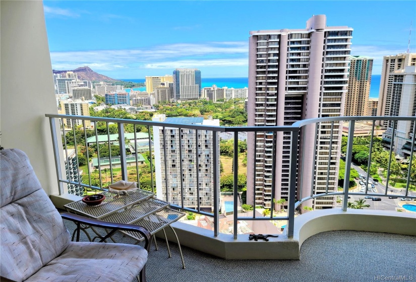 Ocean, Diamond Head and Waikiki views abound