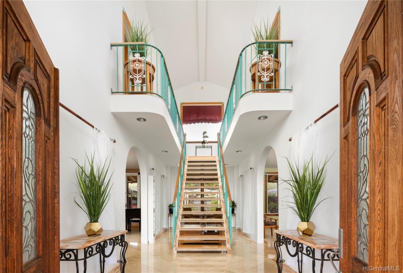 Guest pull up to your porte cochère and our mesmerized by the teal patina staircase as they peer through to the immediate view of the valley and back coutyard.