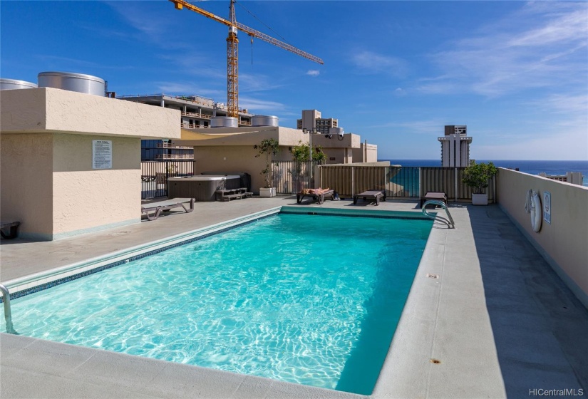 Heated pool and jacuzzi at roof top