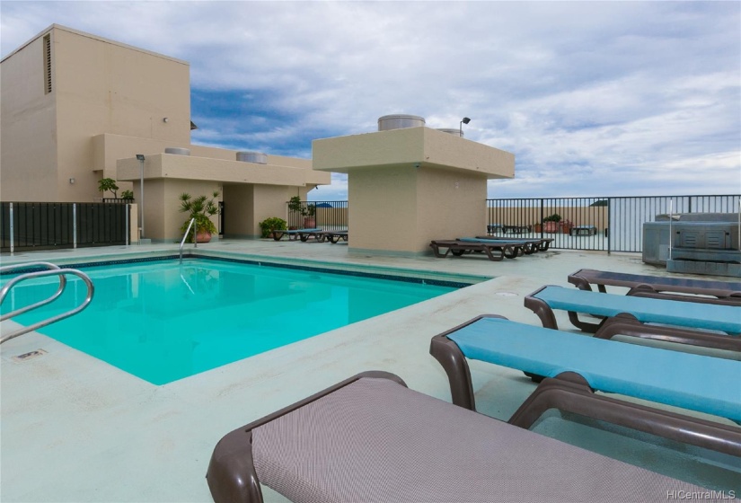 Heated pool - roof top amenities