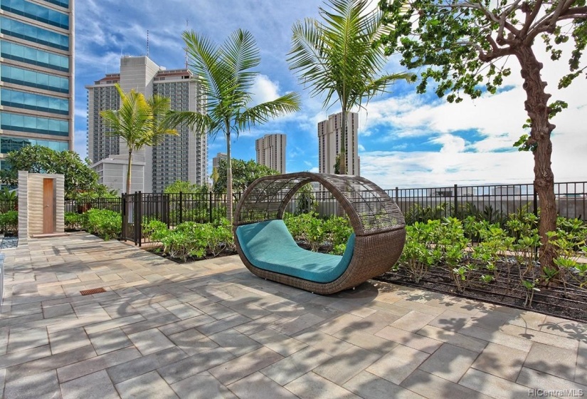 Poolside Lounge