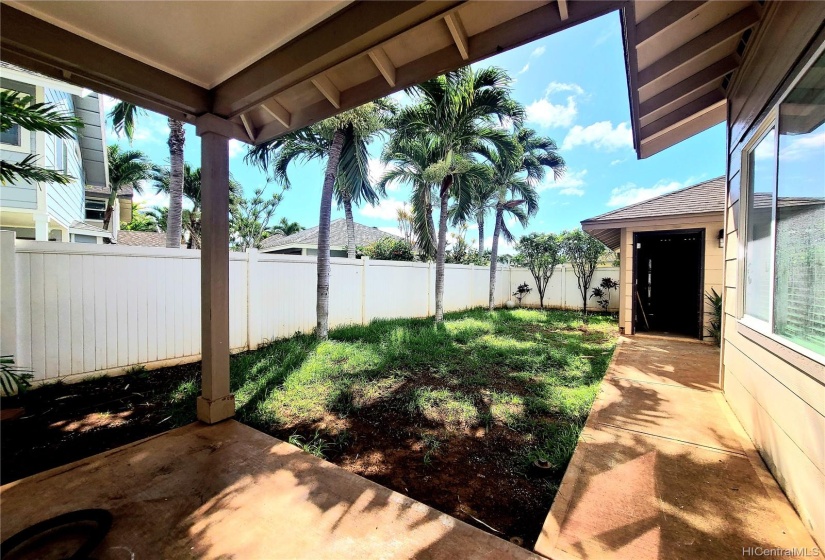 Covered back lanai & fenced in yard