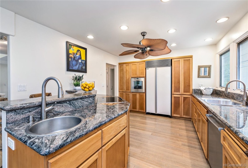 Kitchen is well designed to entertain Friends and Family.