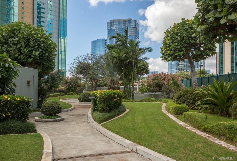 WALKWAY/RECREATION AREA