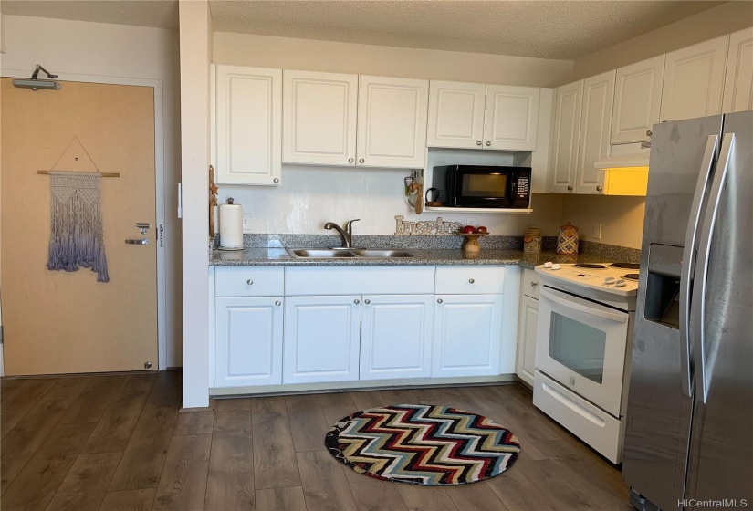 The functional layout of the kitchen is stylish.