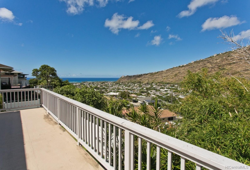 1st level deck w/ ocean and mountain views.