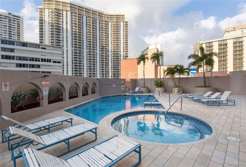 Pool and whirlpool jacuzzi at Canterbury Place.