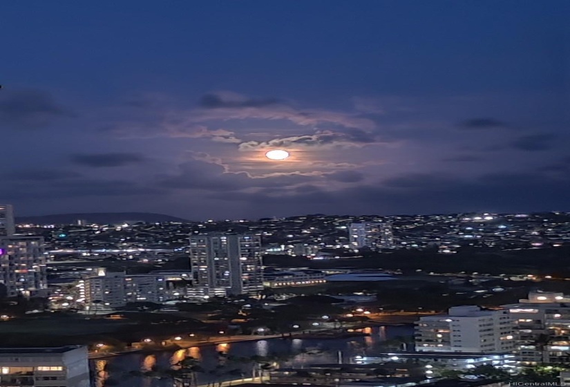 Moon over Waikiki seen from Rooftop