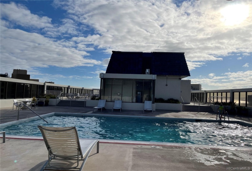 Pool, heated salt water on Rooftop deck