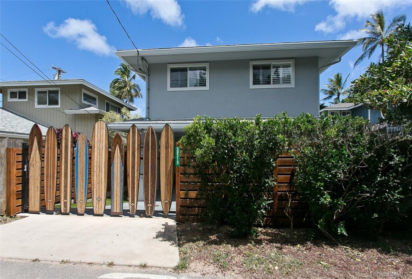 Custom surfboard gate