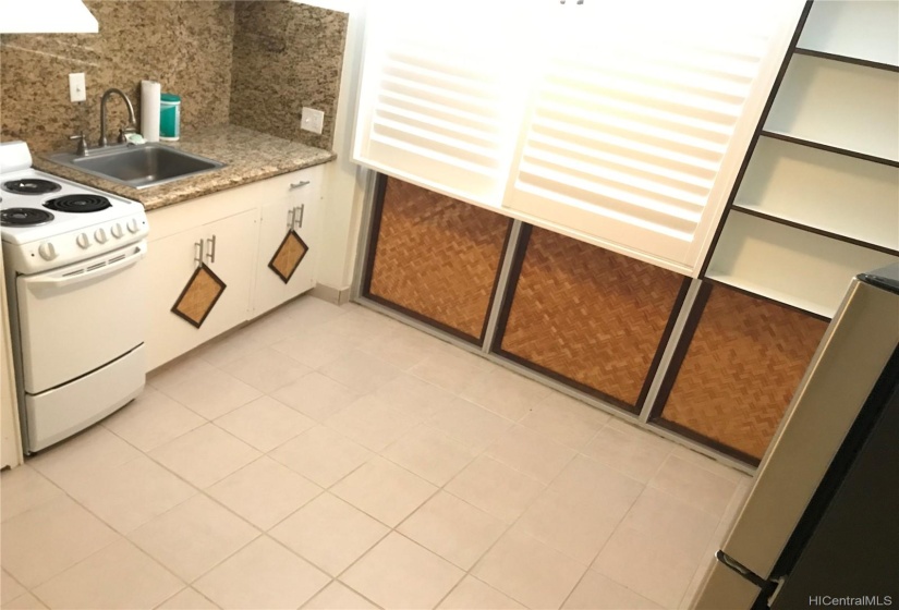 Kitchen/dining area with ceramic tile flooring