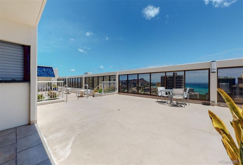 The roof top amenity deck features covered and open areas with dining tables for comfortable day time or evening dining.  Enjoy Diamond Head and ocean views during the day or city lights and starry skies at night.