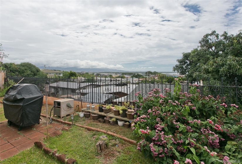 The house is situated above houses in the back. Experience unobstructed panoramic views of Diamond Head, Pearl Harbor and coastline. Enjoy gardening? Grow herbs, vegetables, or flowers in raised garden beds with rich soil.