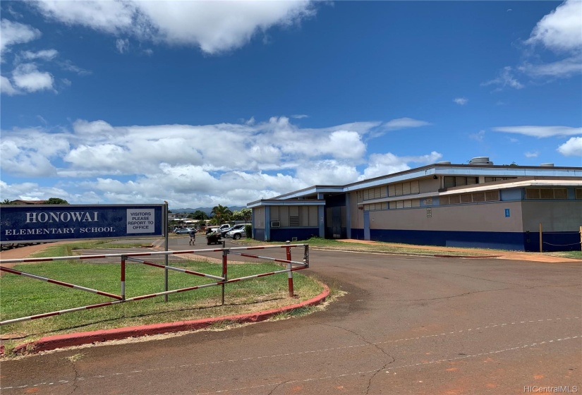 Honowai Elementary School is a few doors away.