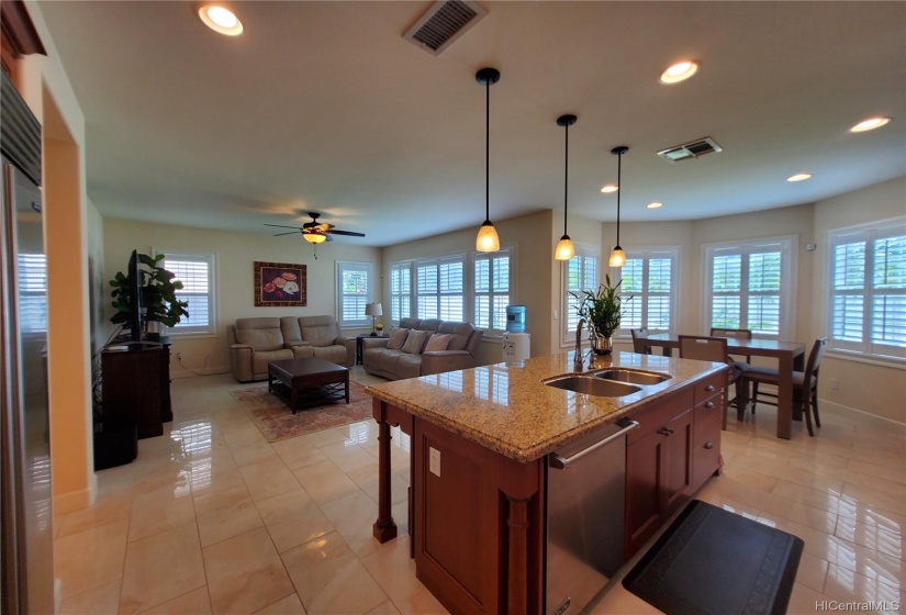 Kitchen view w/small dining nook