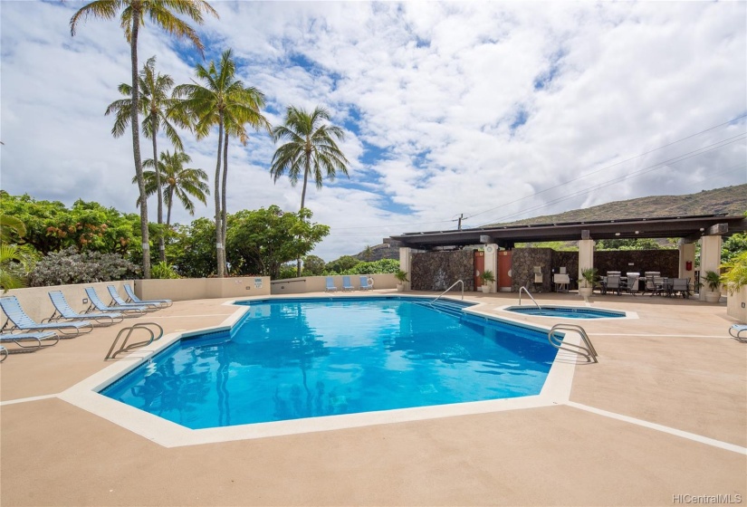 Great pool area with hot tub