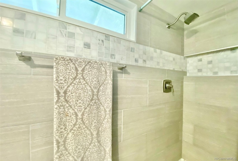 Remodeled master bath w/walk-n shower