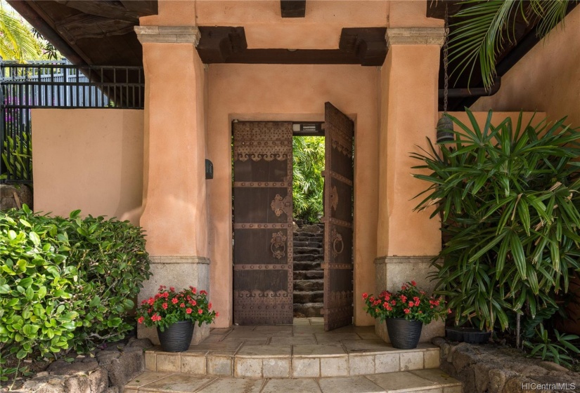 Formal entry to Diamond Head Villa boasts double wooden doors with beautiful carved finishes and leads to the courtyard.