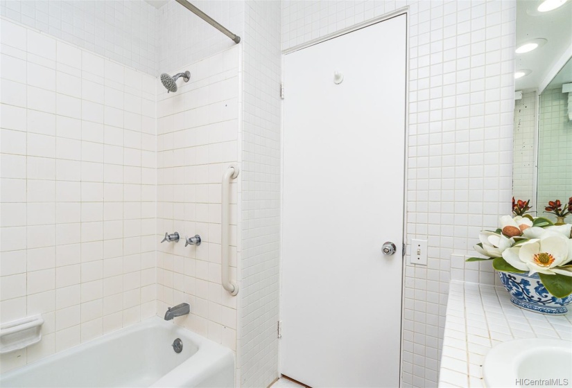 Guest Bathroom with tub