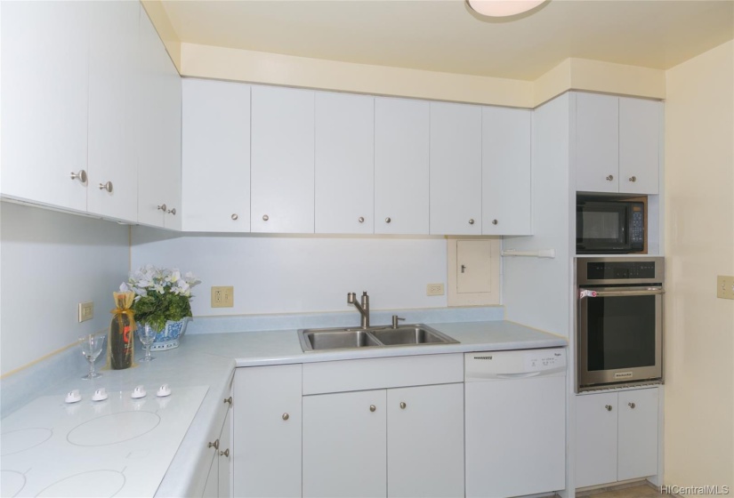 New solid surface stove top, oven, and microwave have been installed