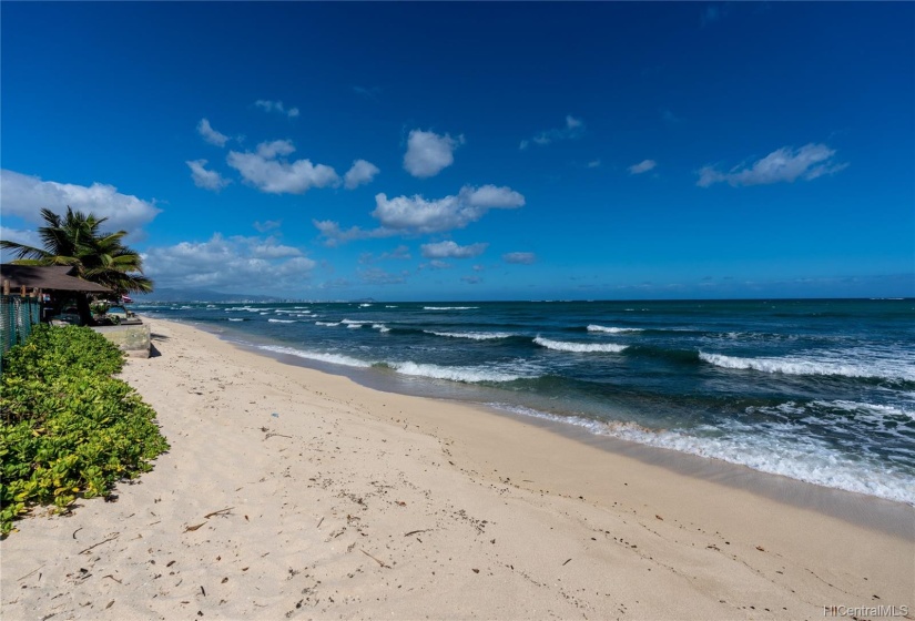 Relax on the sand and in the distance you'll find Diamond Head and Honolulu.