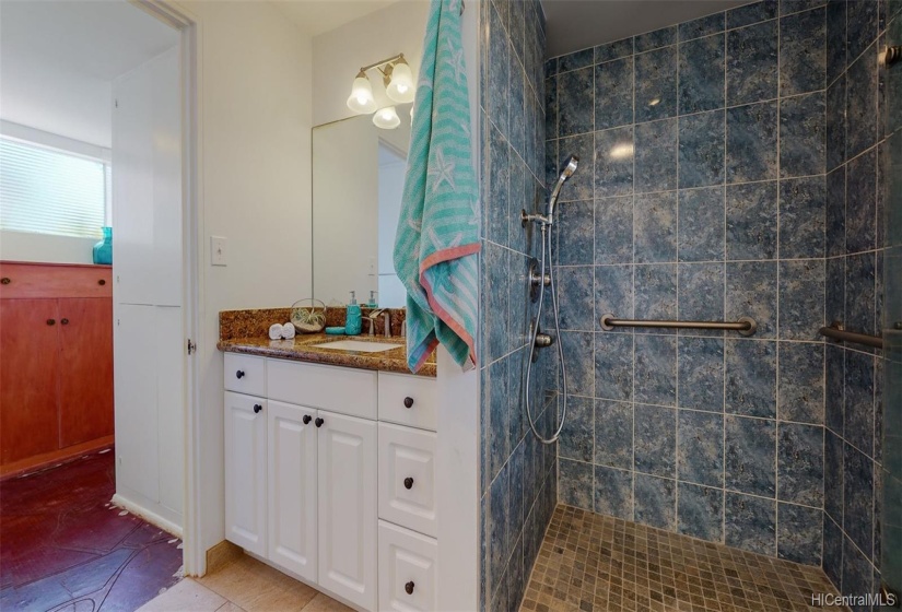 Whether you're getting ready to seize the day or coming home from a long day at work, you'll appreciate a refreshing shower in this large walk-in shower.