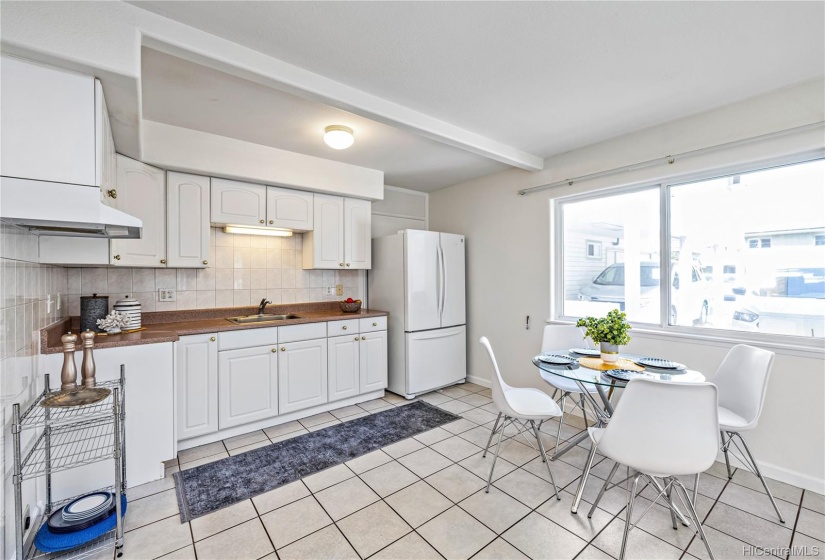 Downstairs unit boasts 2BD/1.5BA with a wet bar and a washer (add your own dryer).