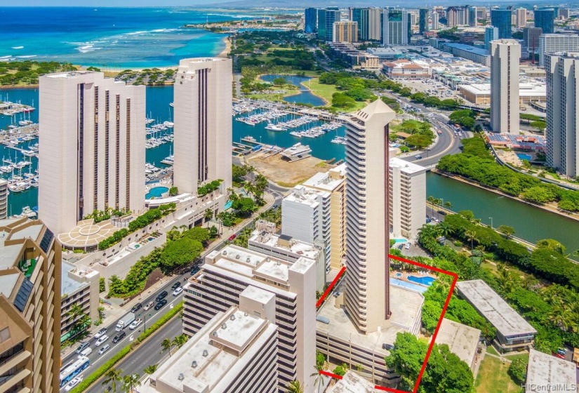 Tons of greenery surroundingWaikiki Marina.