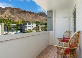 Spacious lanai with iconic Diamond Head views