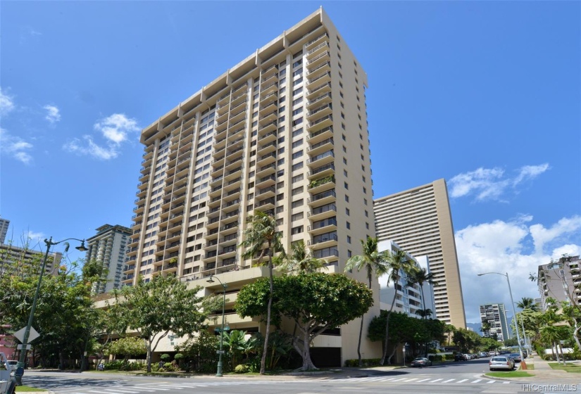 View of entire building from Kuhio Avenue