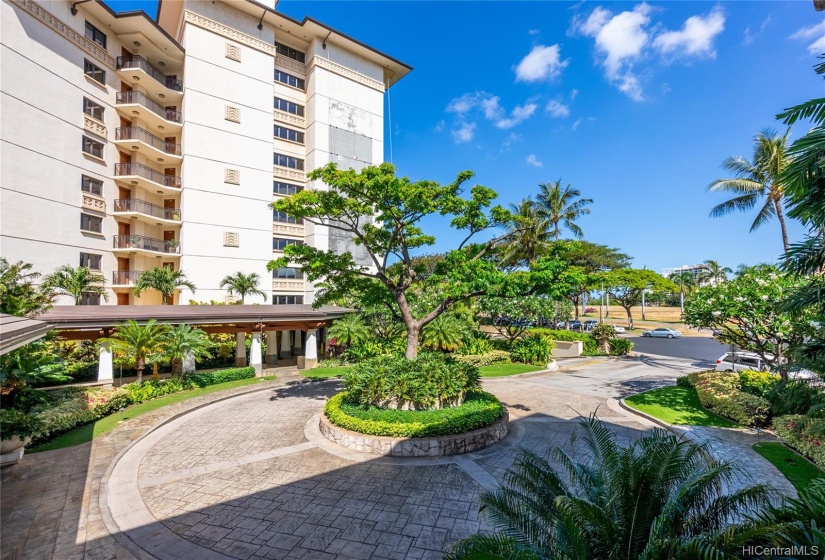 Beach Villas at Ko Olina round about entry area