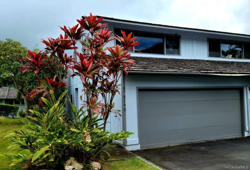 A corner end townhome in desirable Hokuloa!