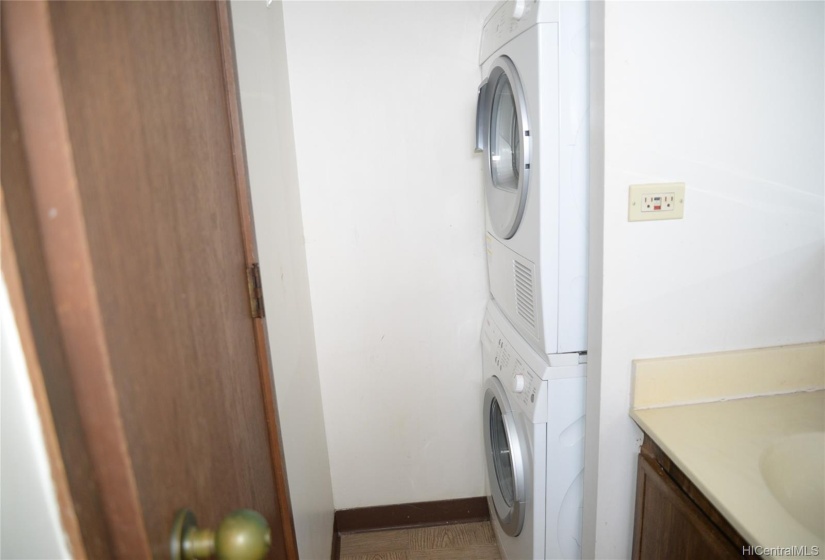 Nice size washer dryer