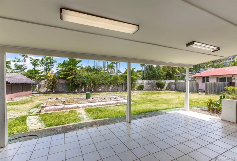 Main house-covered lanai and back yard