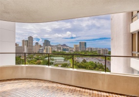 Incredible views of Diamond Head & the ocean from the wrap around lanai