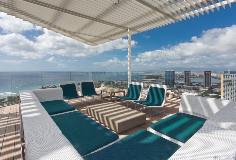 Experience Spectacular Ocean View from Roof Deck Terrace!