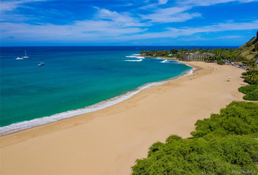 Just minutes to Makaha Beach