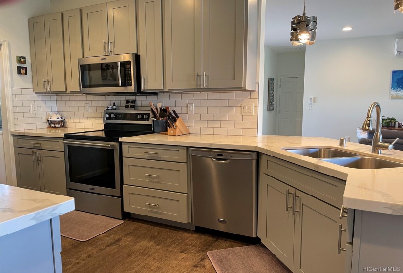 Open kitchen, stainless appliance & quartz countertops