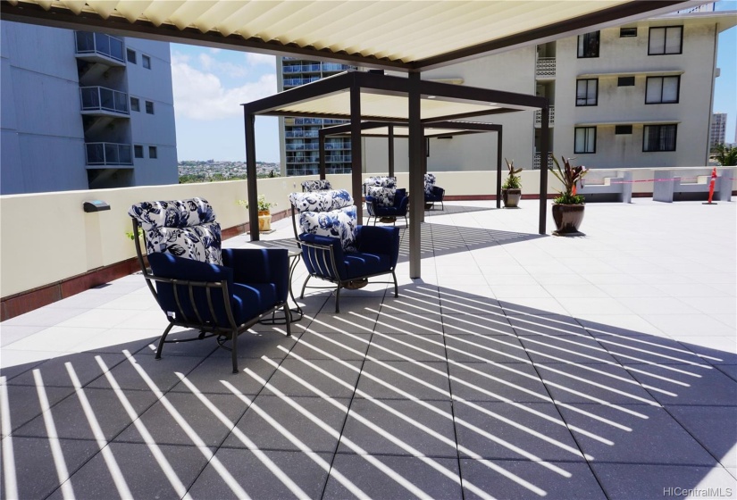 Various seating areas on pool deck