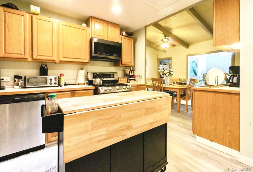 Kitchen with entrance from the garage