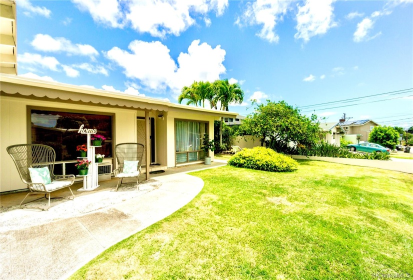 Front lawn with wall is perfect for relaxing