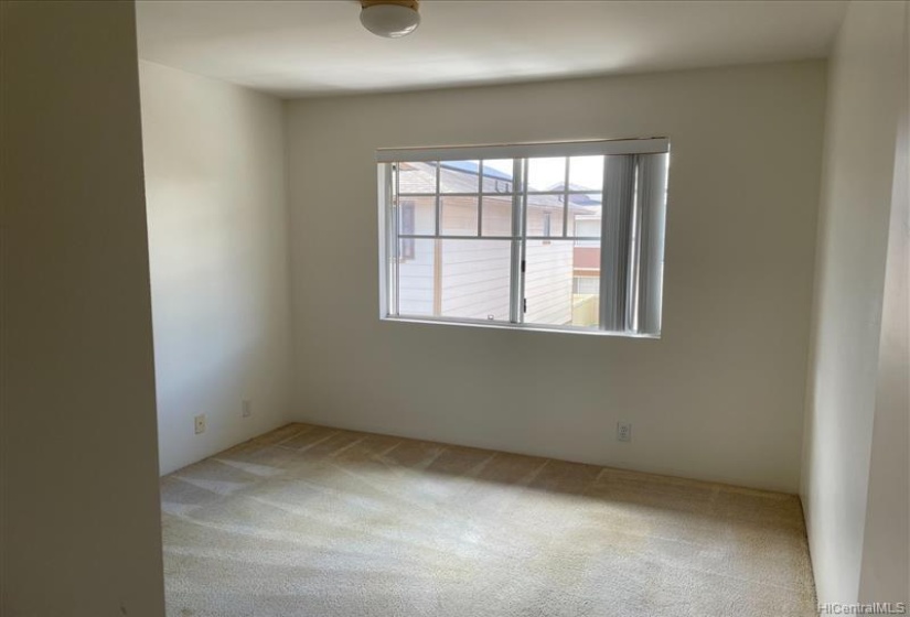 Secondary bedroom.