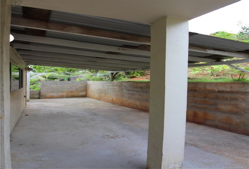 downstairs has a covered back lanai