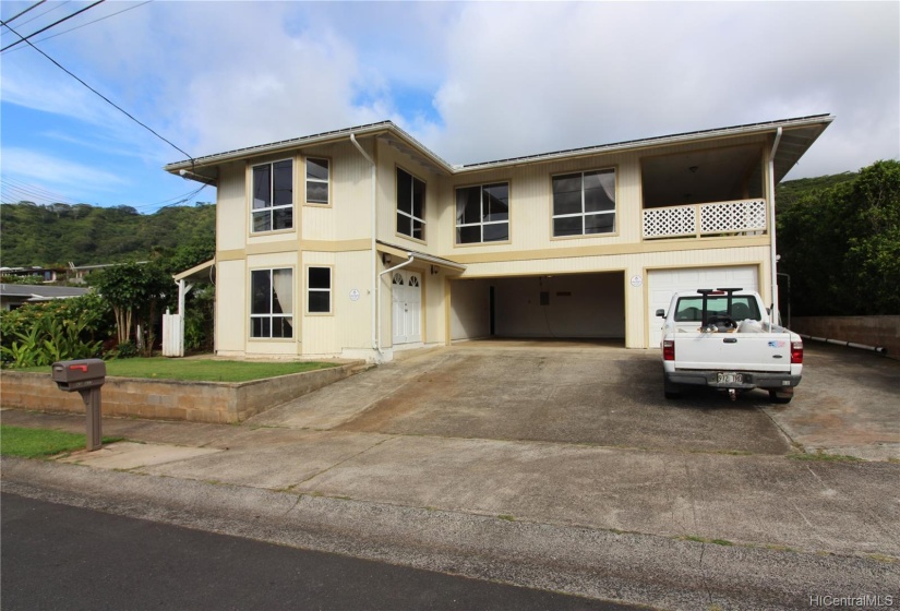 Multi-generational set up with separate entrances to a spacious 3BR/3BA, a large 2BR/1BA and a big 1BR with interior connections that would allow for use as a large 7BR/5BA home.