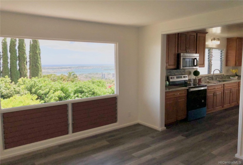 Family room area to kitchen