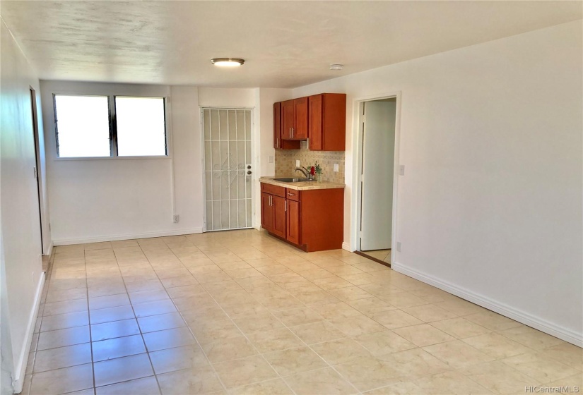 Wet bar in recreation room