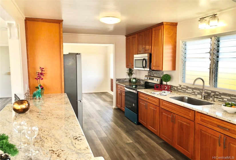 Remodeled brand new kitchen with new appliances!