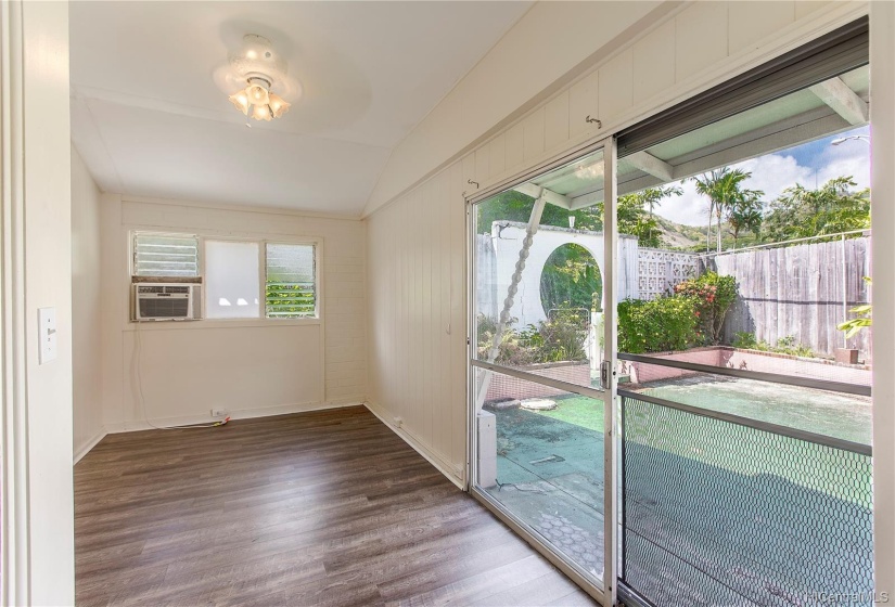 Attached 2/1 bedroom 2 with sliding doors to private courtyard